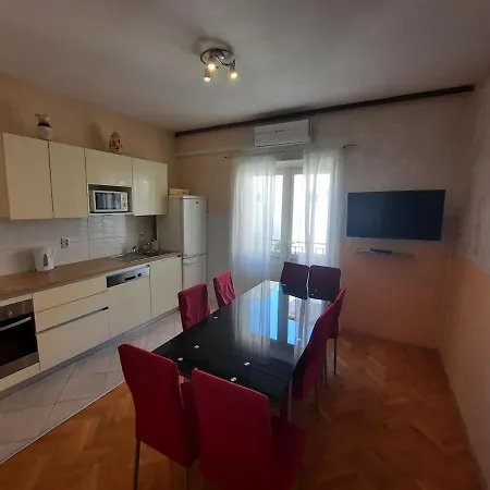 Apartment Vinka *