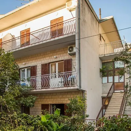 Apartment Vinka *